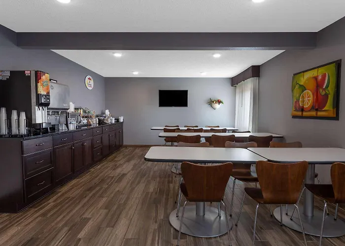 Super 8 By Wyndham Hotel